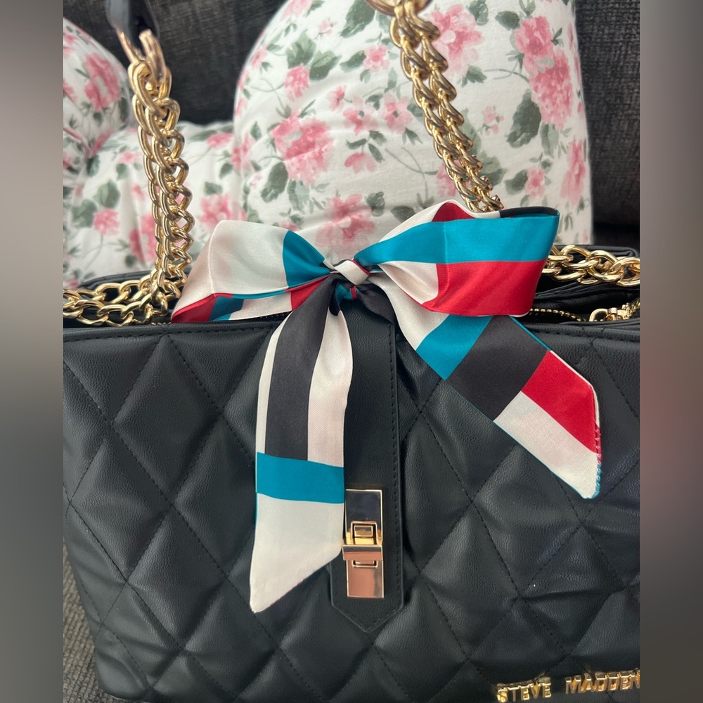 Steve Madden Black Quilted Crossbody Handbag w/ Gold Chain - Picture 10 of 14